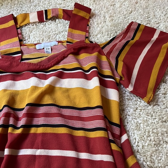 Cold Shoulder Striped Top Sz M - Picture 9 of 9